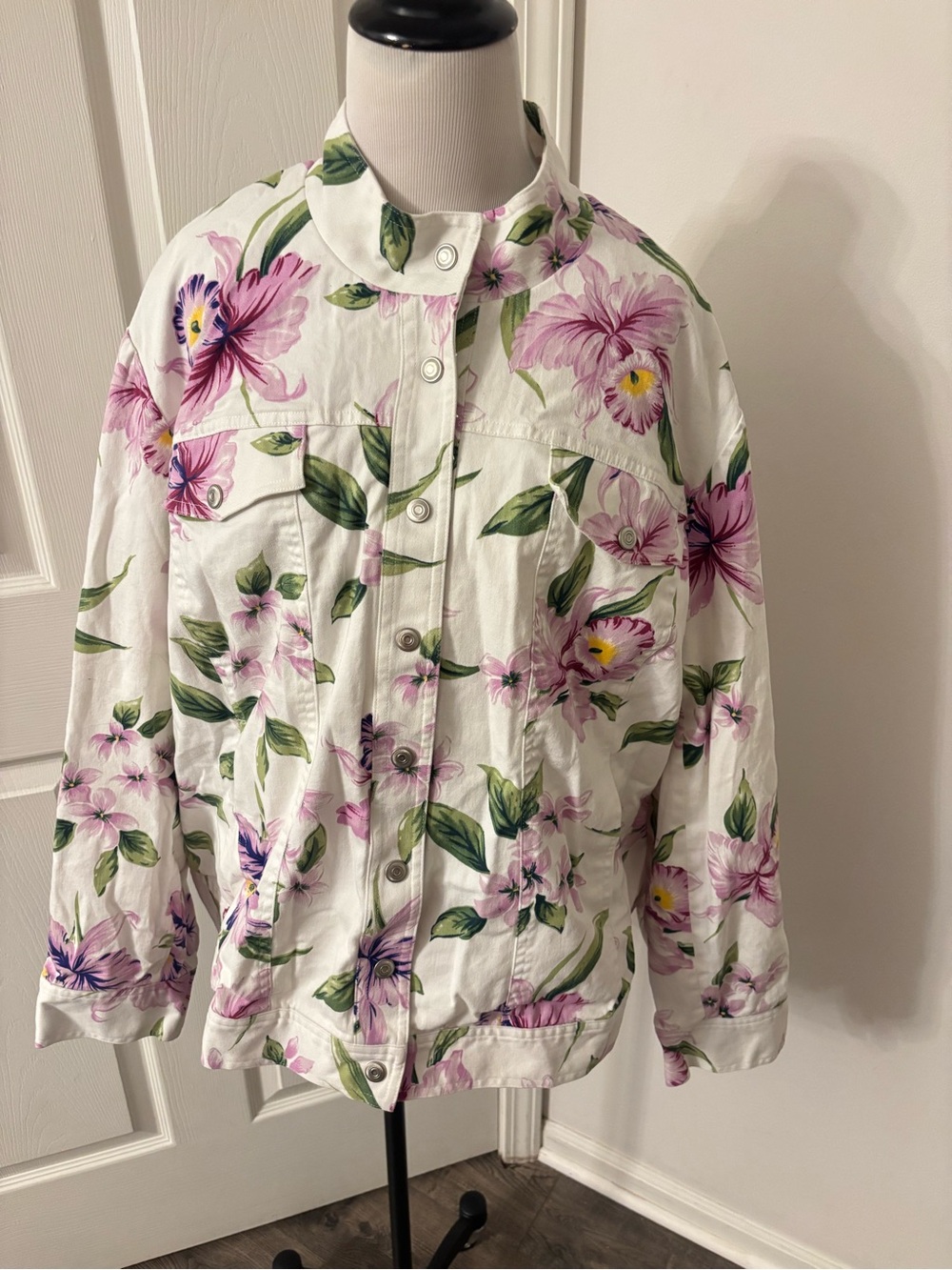 Women’s Floral Button-Up Jacket in White and Pink